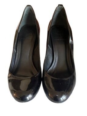Tory Burch Black Patent Leather Pumps Size 8 Gold Logo Heel